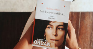 PORTRAIT – Christine Orban, “Avec le corps qu’elle a”